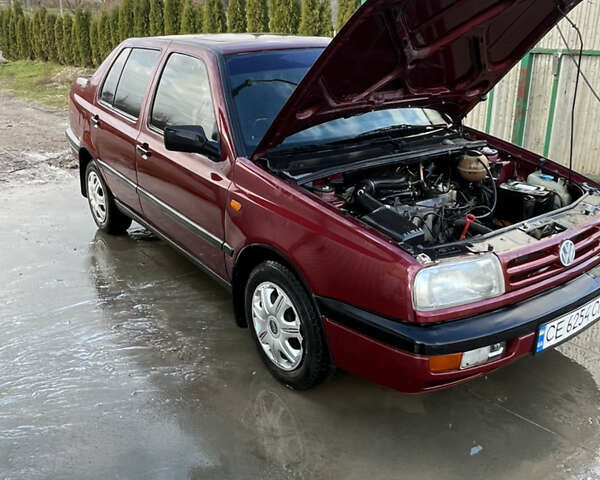 Красный Фольксваген Венто, объемом двигателя 1.78 л и пробегом 300 тыс. км за 2199 $, фото 3 на Automoto.ua