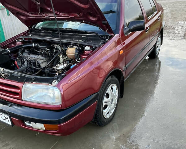 Красный Фольксваген Венто, объемом двигателя 1.78 л и пробегом 300 тыс. км за 2199 $, фото 6 на Automoto.ua