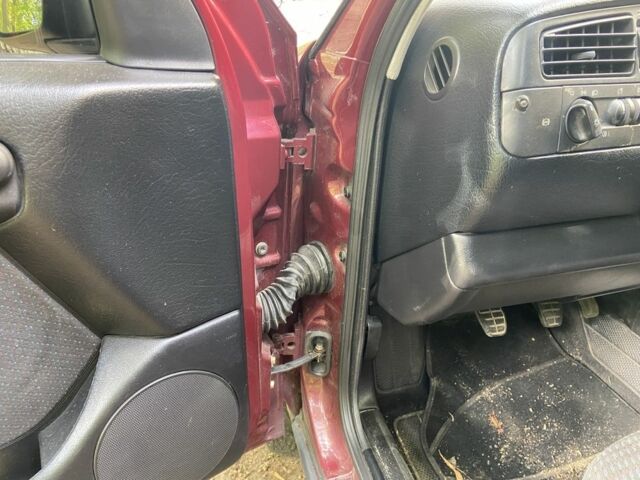 Красный Фольксваген Венто, объемом двигателя 1.9 л и пробегом 230 тыс. км за 2100 $, фото 10 на Automoto.ua