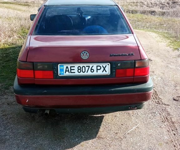 Красный Фольксваген Венто, объемом двигателя 1.8 л и пробегом 20 тыс. км за 1500 $, фото 1 на Automoto.ua