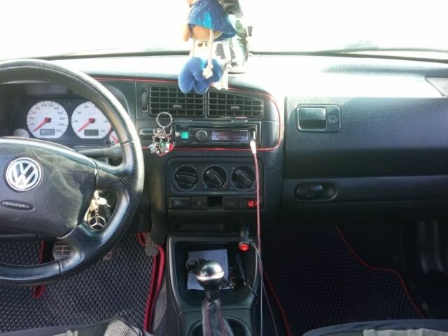 Красный Фольксваген Венто, объемом двигателя 1.8 л и пробегом 20 тыс. км за 1500 $, фото 2 на Automoto.ua