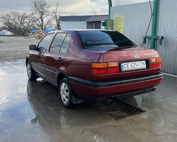 Красный Фольксваген Венто, объемом двигателя 1.78 л и пробегом 300 тыс. км за 2199 $, фото 4 на Automoto.ua