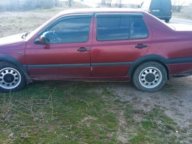 Красный Фольксваген Венто, объемом двигателя 1.8 л и пробегом 20 тыс. км за 1500 $, фото 3 на Automoto.ua