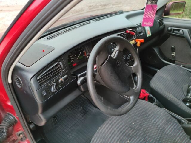 Червоний Фольксваген Венто, об'ємом двигуна 1.8 л та пробігом 510 тис. км за 2500 $, фото 3 на Automoto.ua