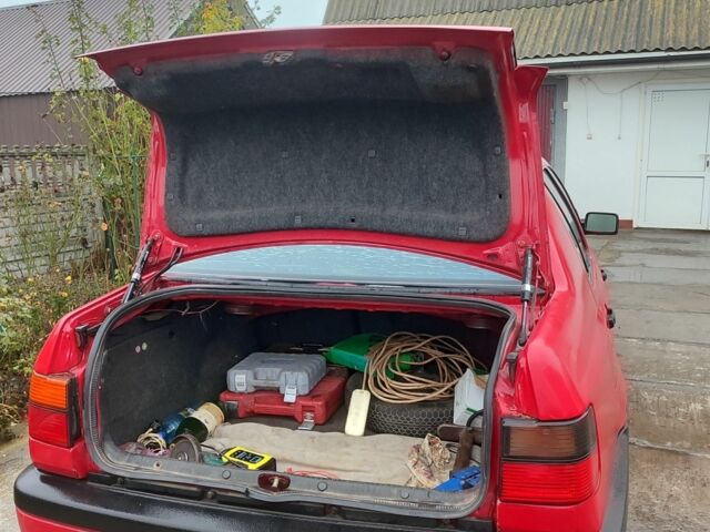 Красный Фольксваген Венто, объемом двигателя 1.8 л и пробегом 485 тыс. км за 2600 $, фото 4 на Automoto.ua