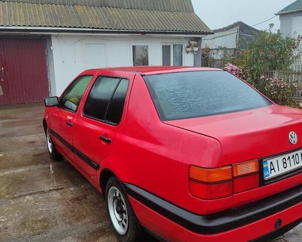 Красный Фольксваген Венто, объемом двигателя 1.8 л и пробегом 485 тыс. км за 2600 $, фото 1 на Automoto.ua