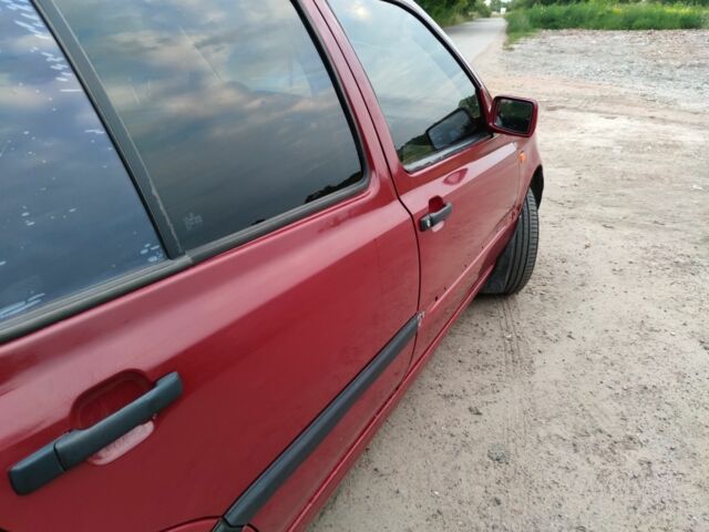 Червоний Фольксваген Венто, об'ємом двигуна 1.8 л та пробігом 510 тис. км за 2500 $, фото 2 на Automoto.ua