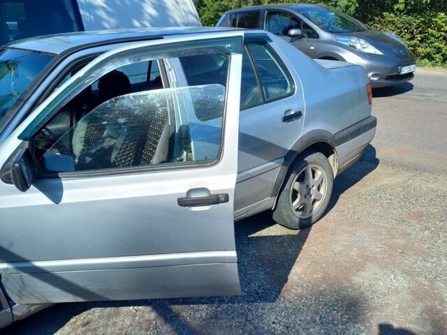 Серый Фольксваген Венто, объемом двигателя 2 л и пробегом 255 тыс. км за 2300 $, фото 1 на Automoto.ua