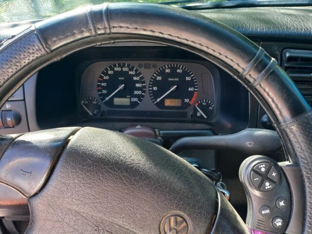 Сірий Фольксваген Венто, об'ємом двигуна 2 л та пробігом 255 тис. км за 2100 $, фото 5 на Automoto.ua