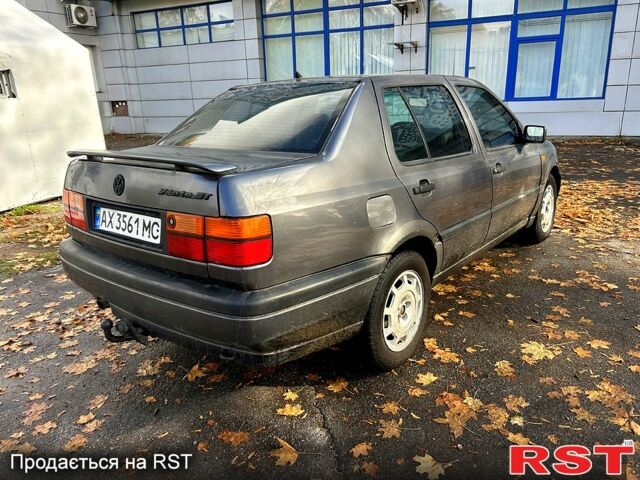 Сірий Фольксваген Венто, об'ємом двигуна 2 л та пробігом 300 тис. км за 1150 $, фото 5 на Automoto.ua