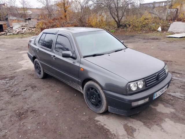 Серый Фольксваген Венто, объемом двигателя 2 л и пробегом 855 тыс. км за 2100 $, фото 1 на Automoto.ua