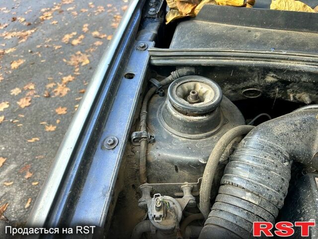 Сірий Фольксваген Венто, об'ємом двигуна 2 л та пробігом 300 тис. км за 1150 $, фото 11 на Automoto.ua