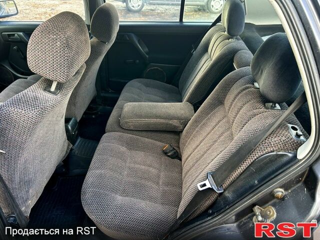 Сірий Фольксваген Венто, об'ємом двигуна 2 л та пробігом 300 тис. км за 1150 $, фото 9 на Automoto.ua