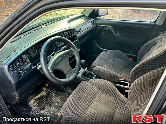 Сірий Фольксваген Венто, об'ємом двигуна 2 л та пробігом 300 тис. км за 1150 $, фото 8 на Automoto.ua