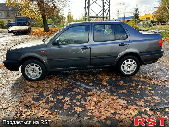 Сірий Фольксваген Венто, об'ємом двигуна 2 л та пробігом 300 тис. км за 1150 $, фото 3 на Automoto.ua