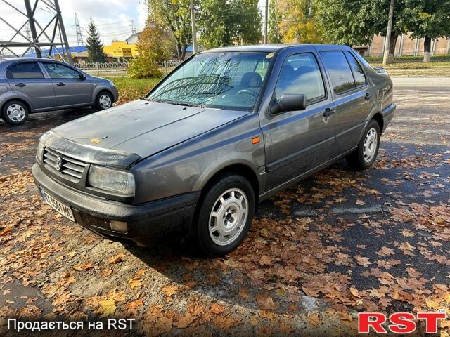 Сірий Фольксваген Венто, об'ємом двигуна 2 л та пробігом 300 тис. км за 1150 $, фото 2 на Automoto.ua