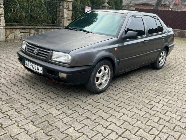 Серый Фольксваген Венто, объемом двигателя 2 л и пробегом 85 тыс. км за 1500 $, фото 1 на Automoto.ua