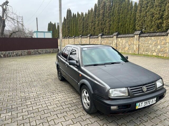 Серый Фольксваген Венто, объемом двигателя 2 л и пробегом 85 тыс. км за 1500 $, фото 2 на Automoto.ua