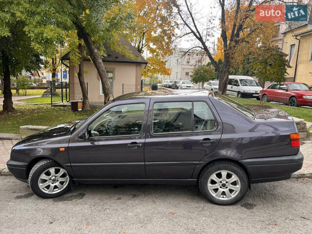 Серый Фольксваген Венто, объемом двигателя 1.78 л и пробегом 352 тыс. км за 2850 $, фото 2 на Automoto.ua