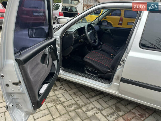 Серый Фольксваген Венто, объемом двигателя 1.78 л и пробегом 300 тыс. км за 1250 $, фото 7 на Automoto.ua