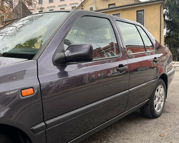 Серый Фольксваген Венто, объемом двигателя 1.78 л и пробегом 352 тыс. км за 2850 $, фото 4 на Automoto.ua