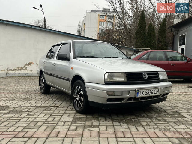 Серый Фольксваген Венто, объемом двигателя 1.78 л и пробегом 300 тыс. км за 1250 $, фото 1 на Automoto.ua