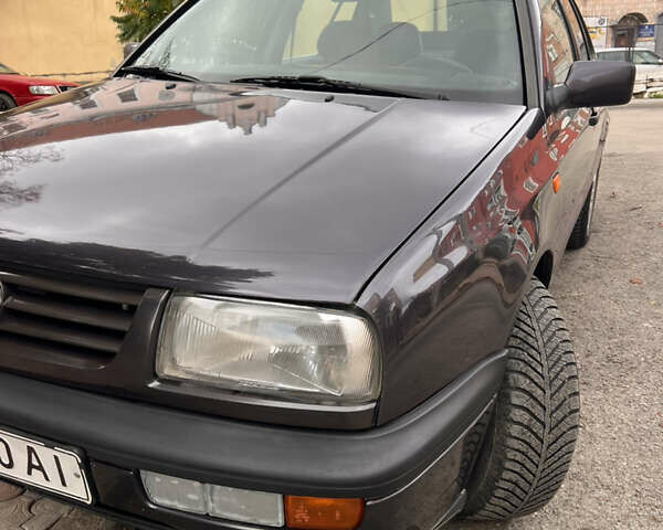 Серый Фольксваген Венто, объемом двигателя 1.78 л и пробегом 352 тыс. км за 2850 $, фото 5 на Automoto.ua