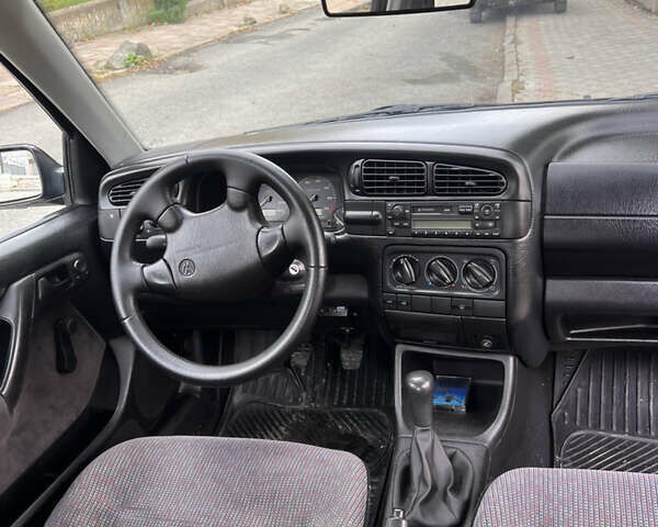 Серый Фольксваген Венто, объемом двигателя 1.78 л и пробегом 352 тыс. км за 2850 $, фото 11 на Automoto.ua