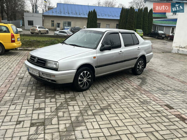 Серый Фольксваген Венто, объемом двигателя 1.78 л и пробегом 300 тыс. км за 1250 $, фото 4 на Automoto.ua