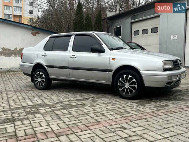 Серый Фольксваген Венто, объемом двигателя 1.78 л и пробегом 300 тыс. км за 1250 $, фото 11 на Automoto.ua