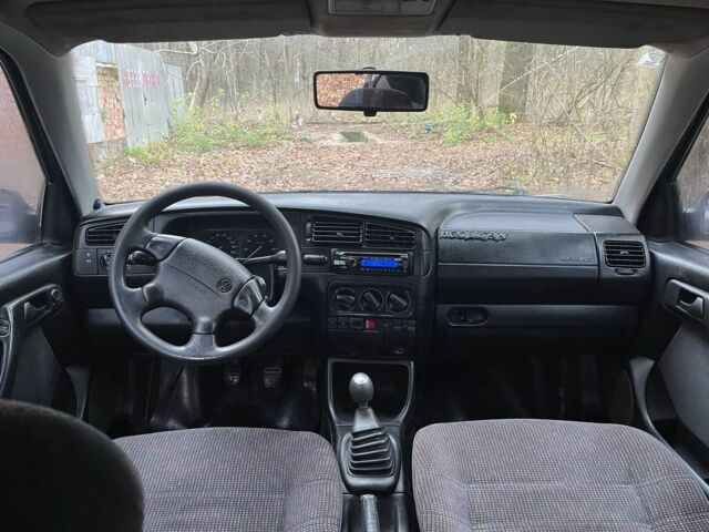 Сірий Фольксваген Венто, об'ємом двигуна 1.8 л та пробігом 200 тис. км за 1550 $, фото 7 на Automoto.ua