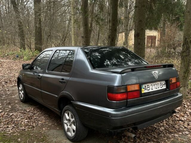 Сірий Фольксваген Венто, об'ємом двигуна 1.8 л та пробігом 200 тис. км за 1550 $, фото 1 на Automoto.ua