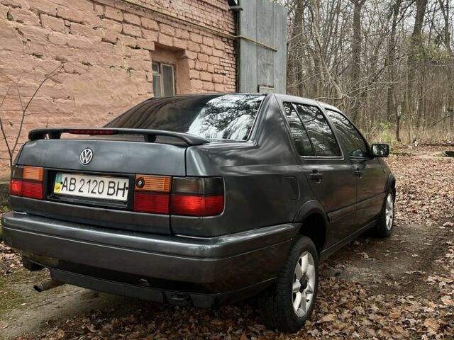 Сірий Фольксваген Венто, об'ємом двигуна 1.8 л та пробігом 200 тис. км за 1550 $, фото 3 на Automoto.ua