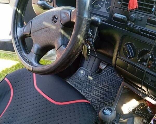 Серый Фольксваген Венто, объемом двигателя 1.8 л и пробегом 196 тыс. км за 2800 $, фото 6 на Automoto.ua