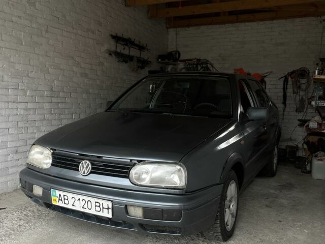 Сірий Фольксваген Венто, об'ємом двигуна 1.8 л та пробігом 200 тис. км за 1550 $, фото 4 на Automoto.ua