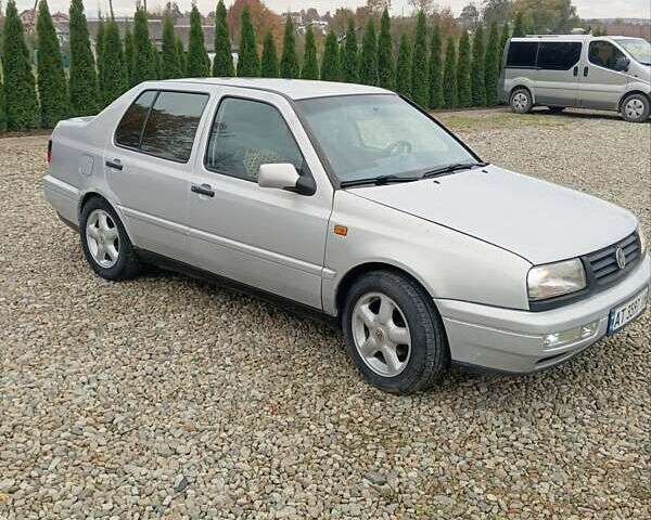 Сірий Фольксваген Венто, об'ємом двигуна 1.78 л та пробігом 326 тис. км за 2600 $, фото 1 на Automoto.ua