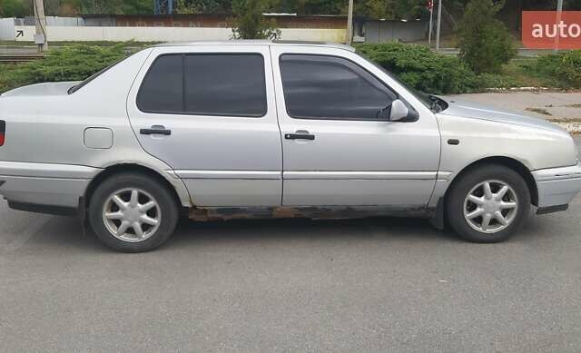 Сірий Фольксваген Венто, об'ємом двигуна 1.98 л та пробігом 354 тис. км за 1350 $, фото 6 на Automoto.ua