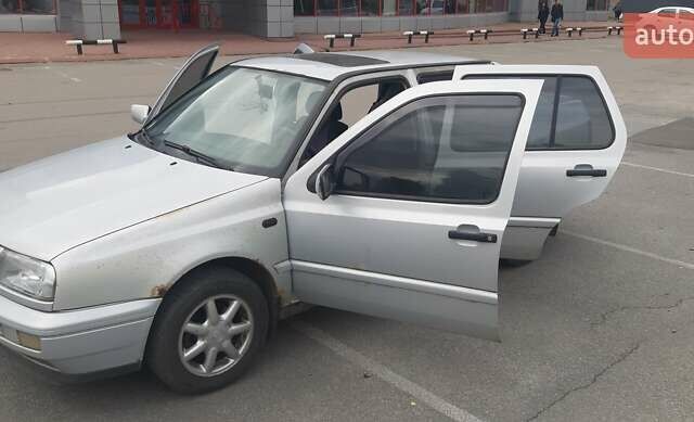 Сірий Фольксваген Венто, об'ємом двигуна 1.98 л та пробігом 354 тис. км за 1350 $, фото 2 на Automoto.ua