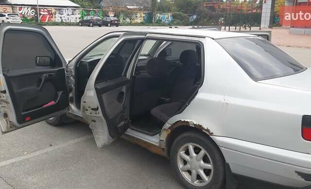 Сірий Фольксваген Венто, об'ємом двигуна 1.98 л та пробігом 354 тис. км за 1350 $, фото 4 на Automoto.ua