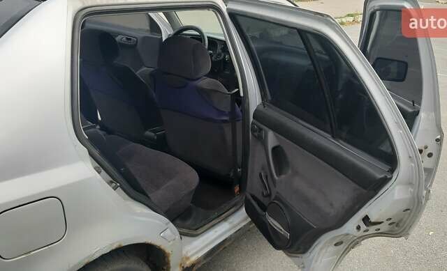 Сірий Фольксваген Венто, об'ємом двигуна 1.98 л та пробігом 354 тис. км за 1350 $, фото 11 на Automoto.ua