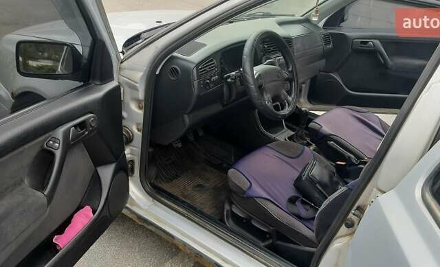 Сірий Фольксваген Венто, об'ємом двигуна 1.98 л та пробігом 354 тис. км за 1350 $, фото 8 на Automoto.ua