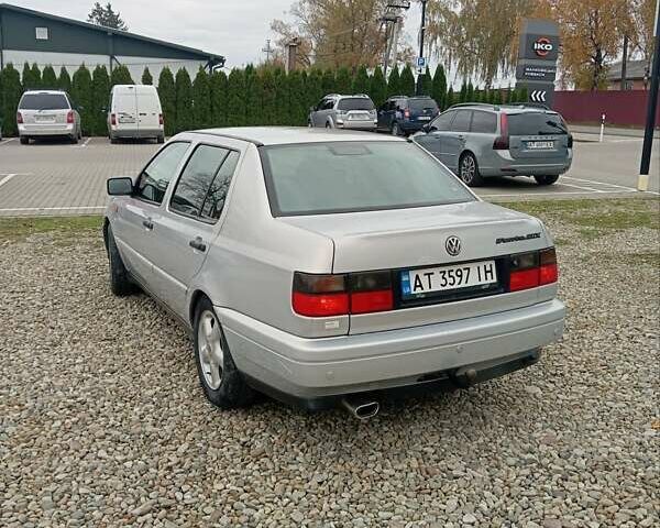 Сірий Фольксваген Венто, об'ємом двигуна 1.78 л та пробігом 326 тис. км за 2600 $, фото 2 на Automoto.ua