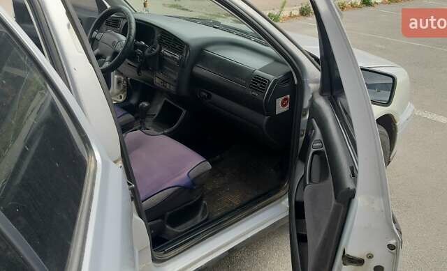 Сірий Фольксваген Венто, об'ємом двигуна 1.98 л та пробігом 354 тис. км за 1350 $, фото 10 на Automoto.ua