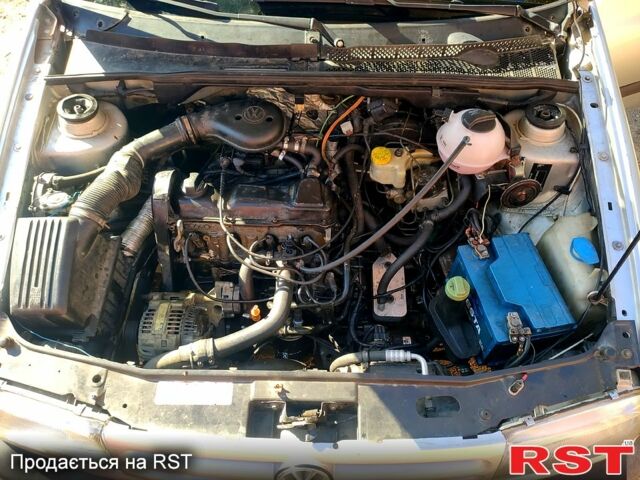 Сірий Фольксваген Венто, об'ємом двигуна 1.8 л та пробігом 87 тис. км за 2500 $, фото 4 на Automoto.ua