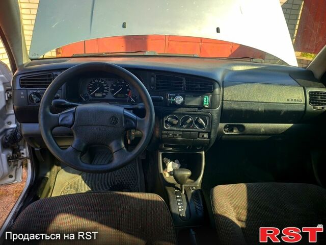 Сірий Фольксваген Венто, об'ємом двигуна 1.8 л та пробігом 87 тис. км за 2500 $, фото 3 на Automoto.ua