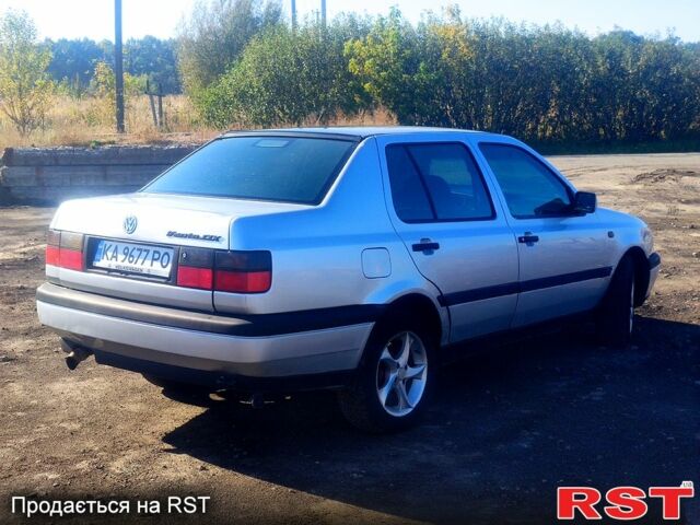 Сірий Фольксваген Венто, об'ємом двигуна 1.8 л та пробігом 87 тис. км за 2500 $, фото 2 на Automoto.ua