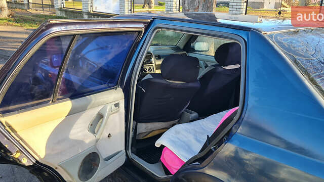 Синій Фольксваген Венто, об'ємом двигуна 1.78 л та пробігом 285 тис. км за 1500 $, фото 5 на Automoto.ua