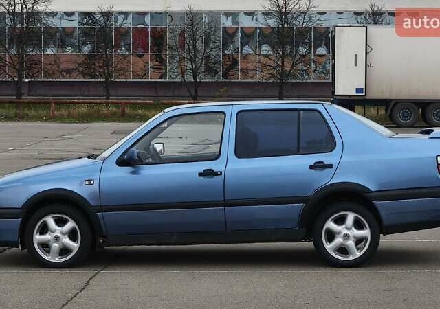 Синій Фольксваген Венто, об'ємом двигуна 1.8 л та пробігом 146 тис. км за 2200 $, фото 5 на Automoto.ua