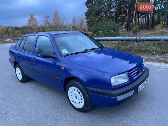 Синий Фольксваген Венто, объемом двигателя 1.78 л и пробегом 250 тыс. км за 1700 $, фото 2 на Automoto.ua