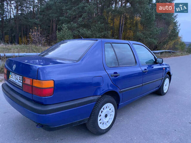 Синий Фольксваген Венто, объемом двигателя 1.78 л и пробегом 250 тыс. км за 1700 $, фото 5 на Automoto.ua